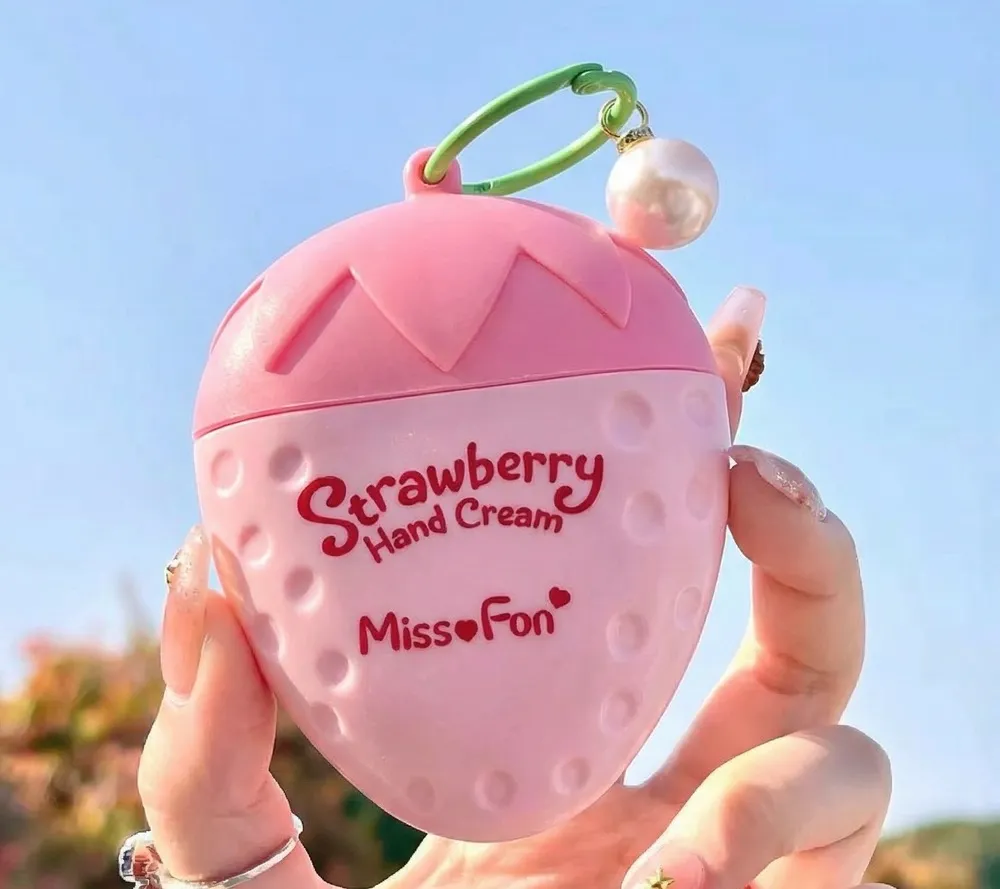 کرم دست توت فرنگی آویزی Miss Fon